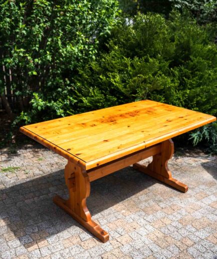 Stół sosnowy, Dania